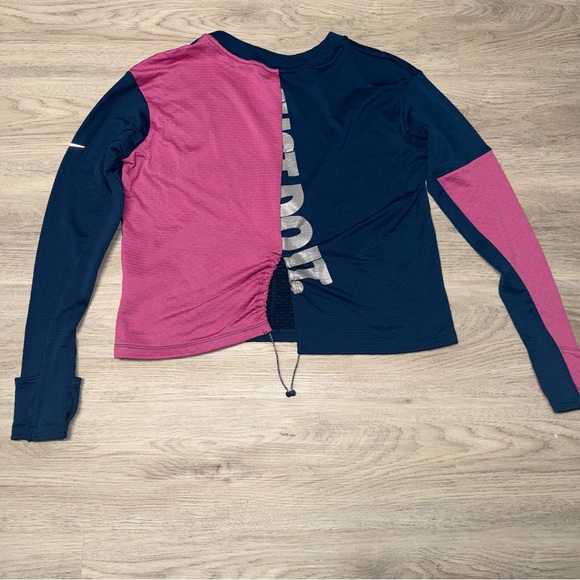 Nike cropped style running Top - Picture 3 of 6